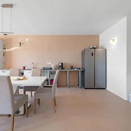 Apartamento Front In With View